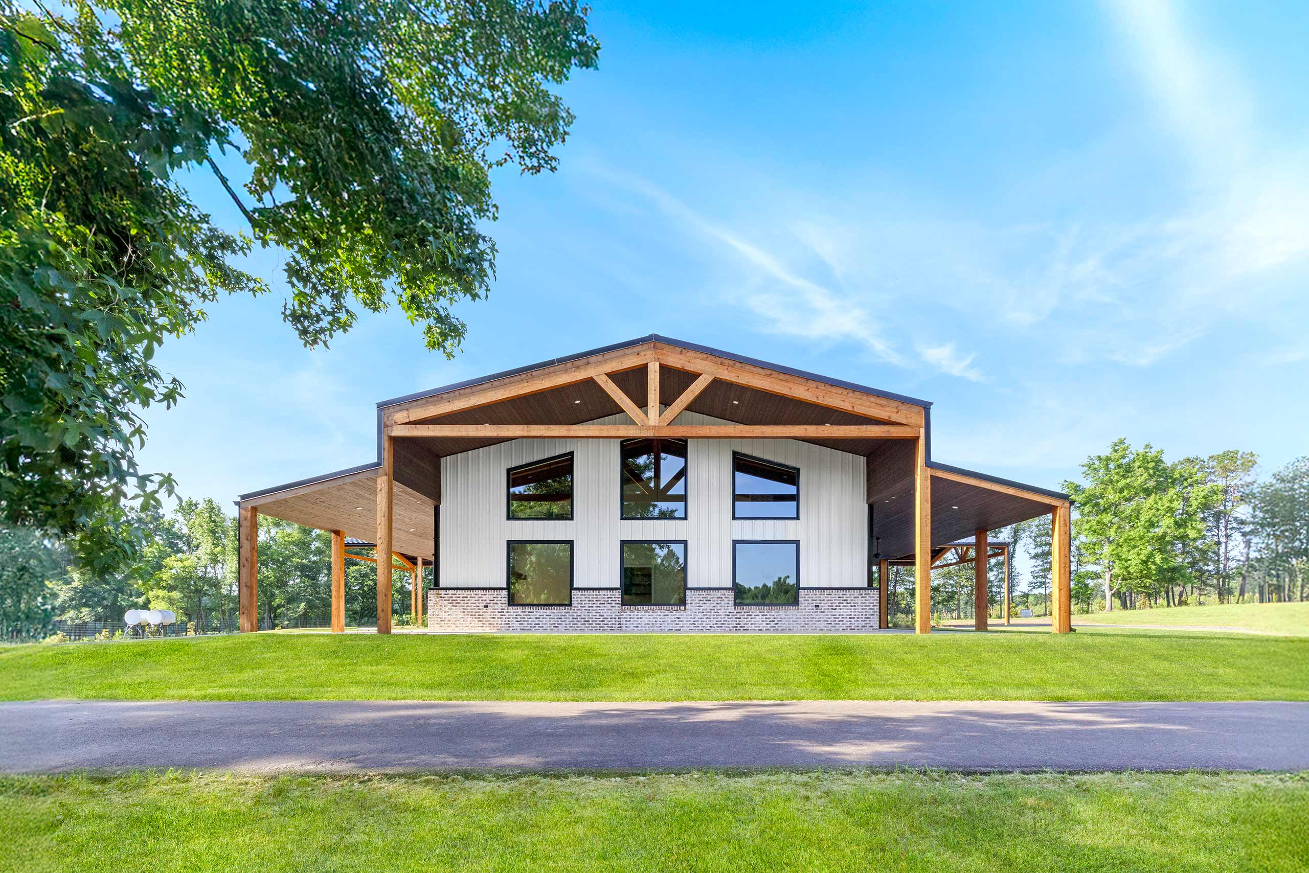 Modern-Barndominium-Estate-01