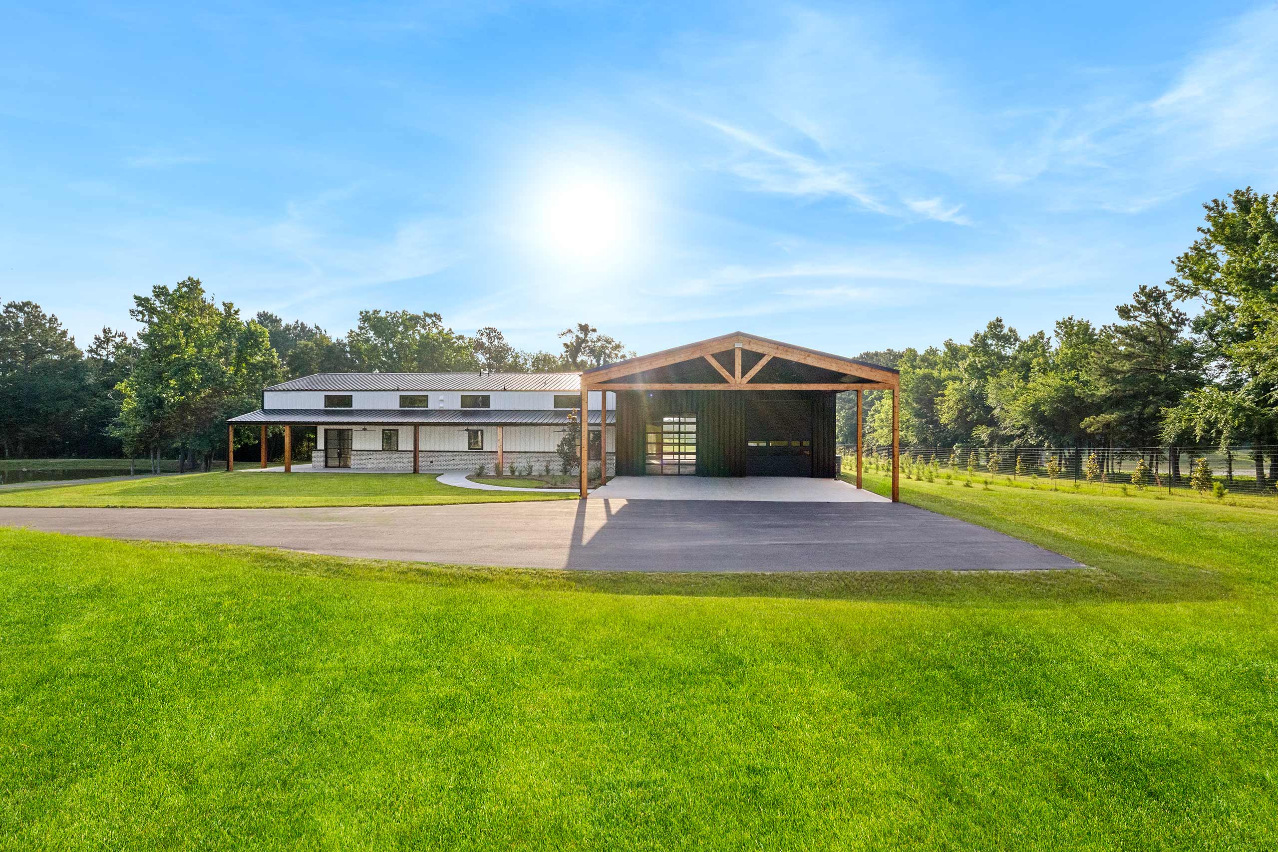Modern-Barndominium-Estate-03