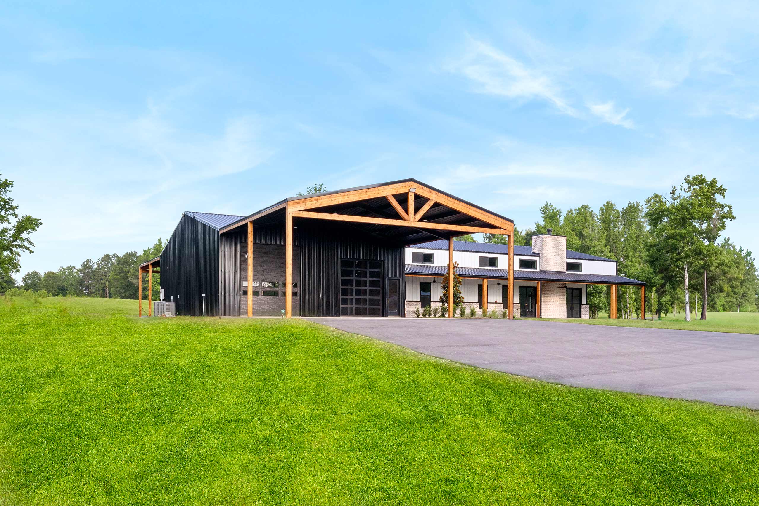 Modern-Barndominium-Estate-04