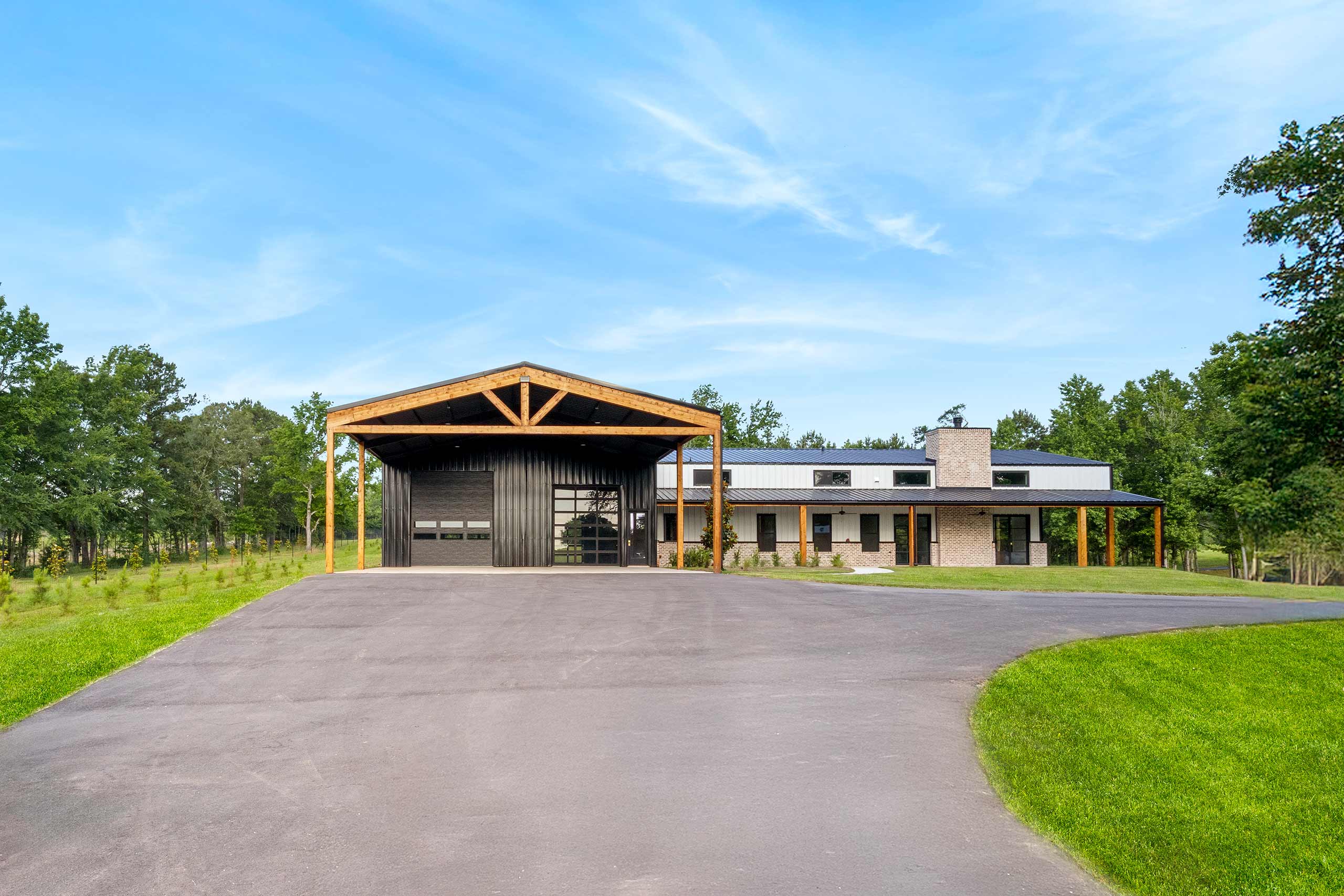 Modern-Barndominium-Estate-05