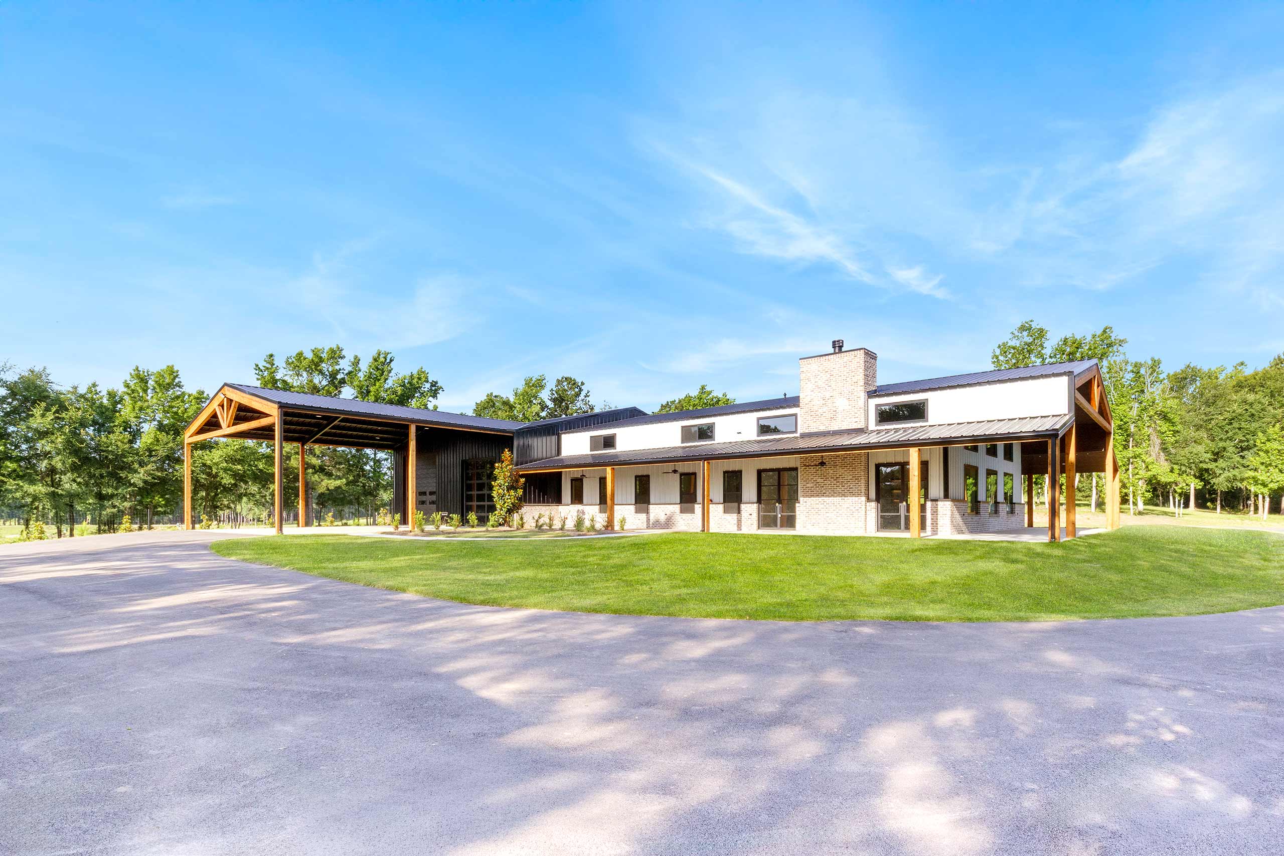 Modern-Barndominium-Estate-06