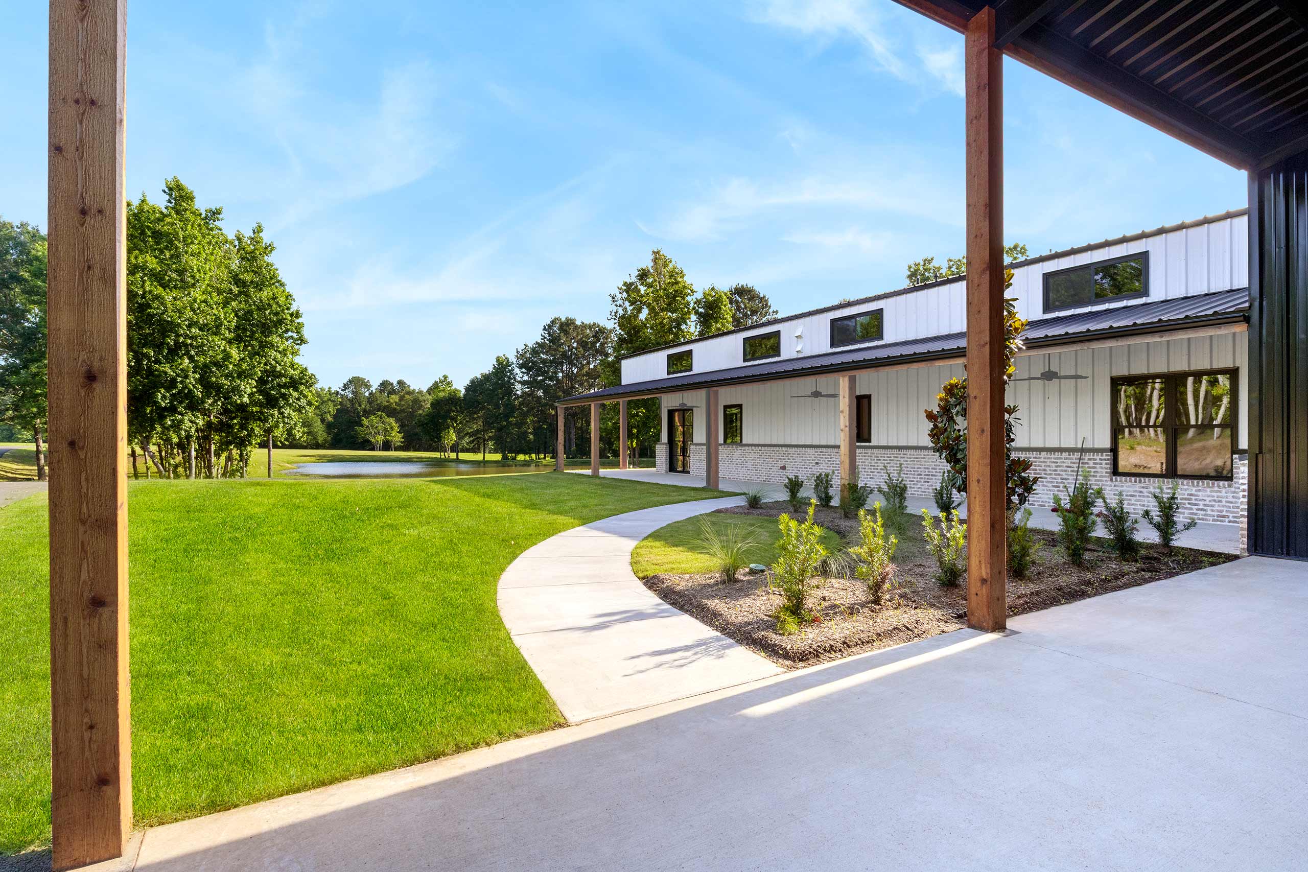 Modern-Barndominium-Estate-10