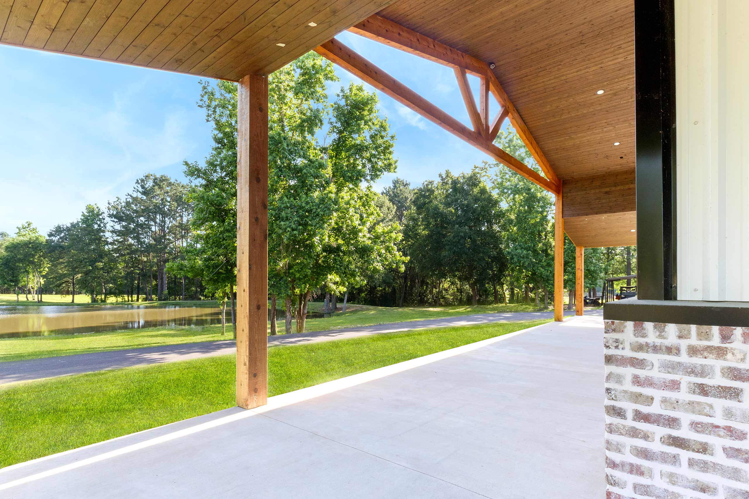 Modern-Barndominium-Estate-11