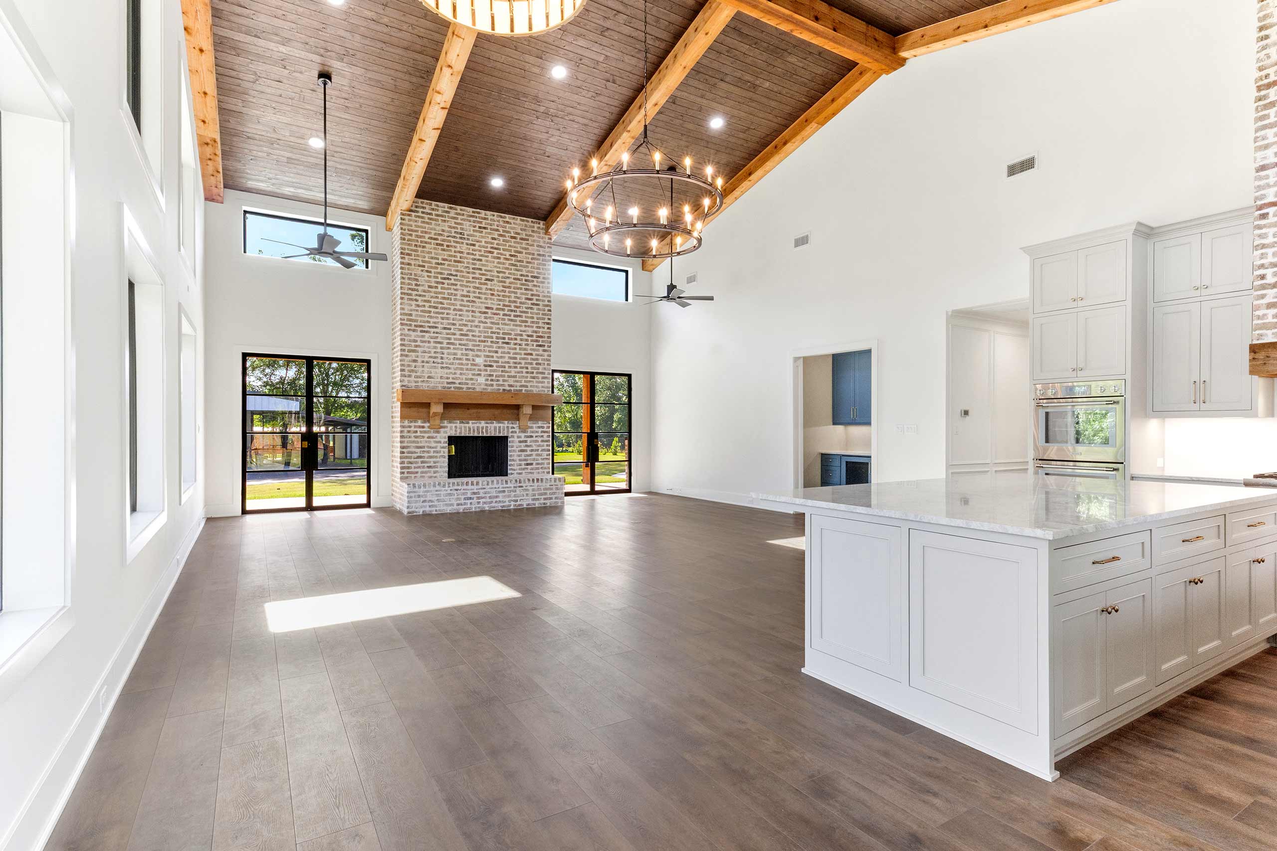 Modern-Barndominium-Estate-13