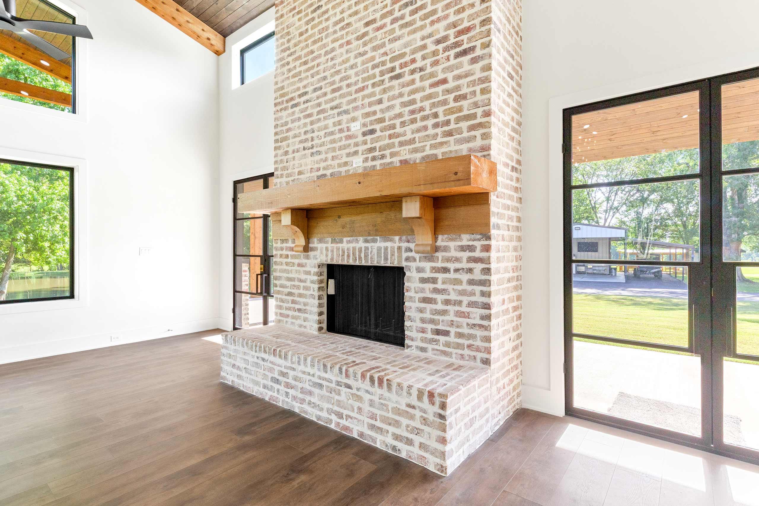 Modern-Barndominium-Estate-16
