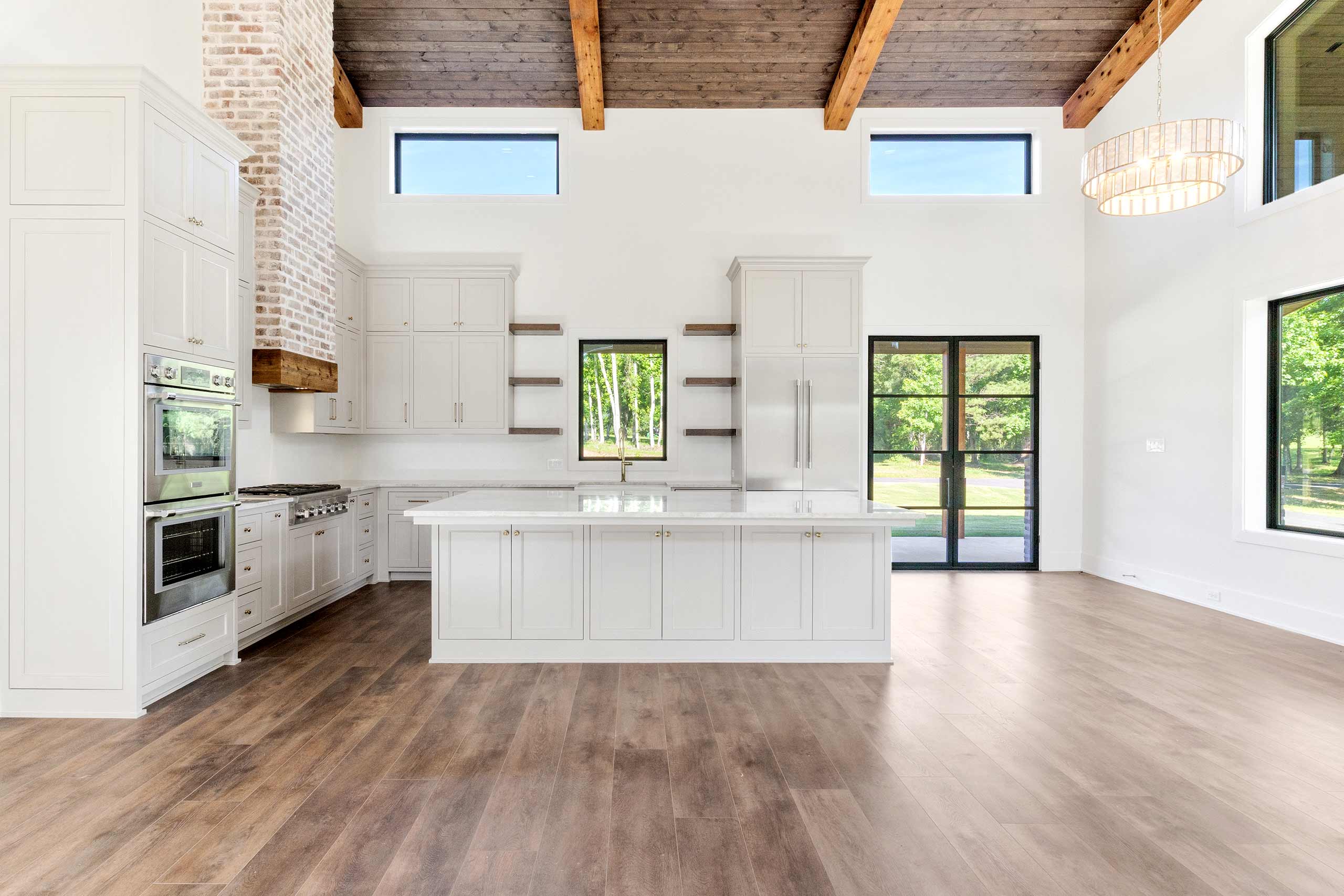 Modern-Barndominium-Estate-18