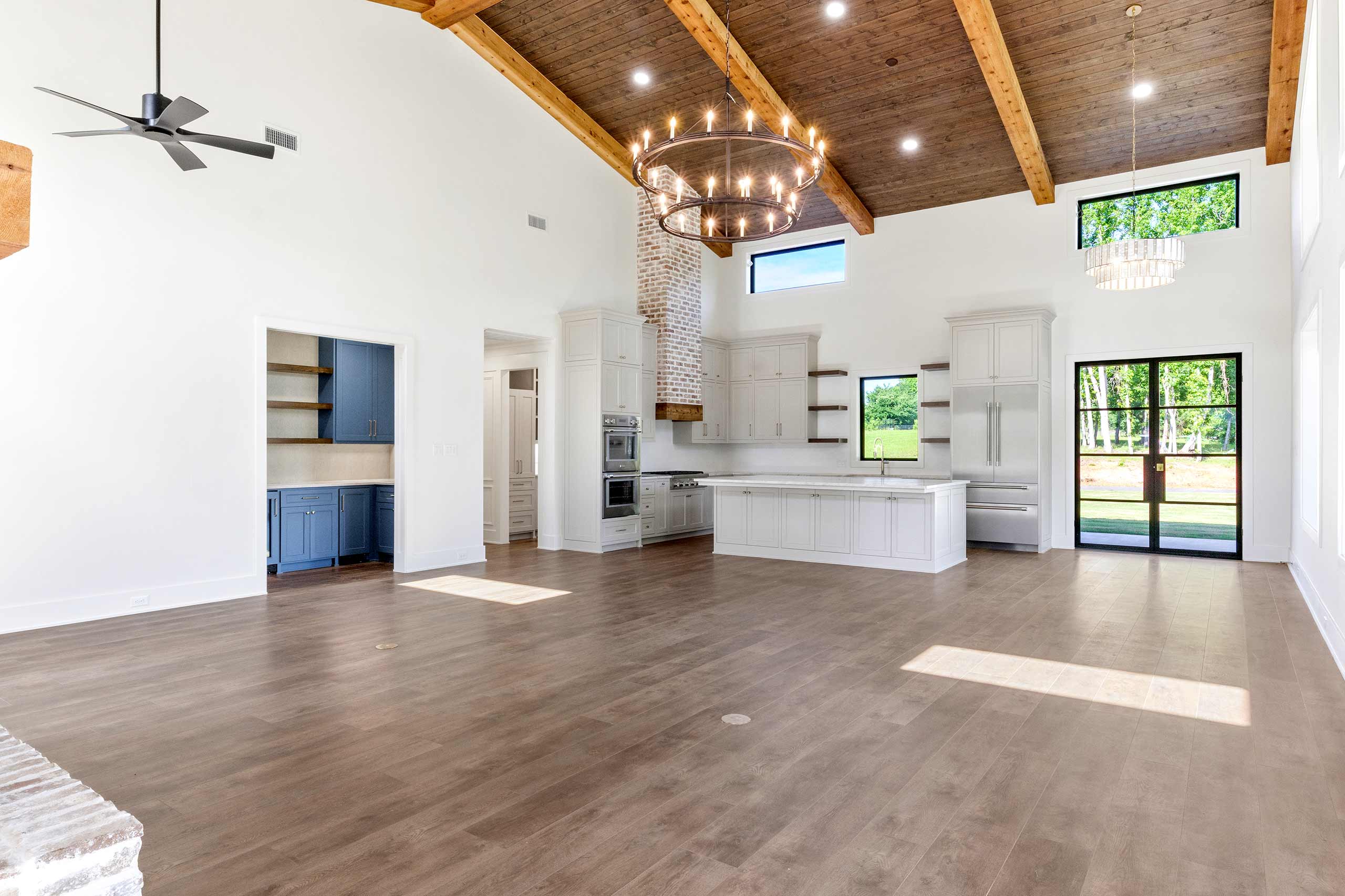 Modern-Barndominium-Estate-22