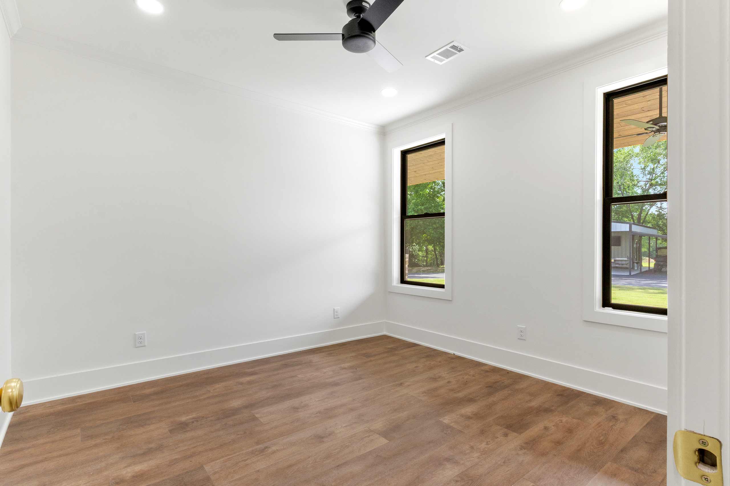 Modern-Barndominium-Estate-39