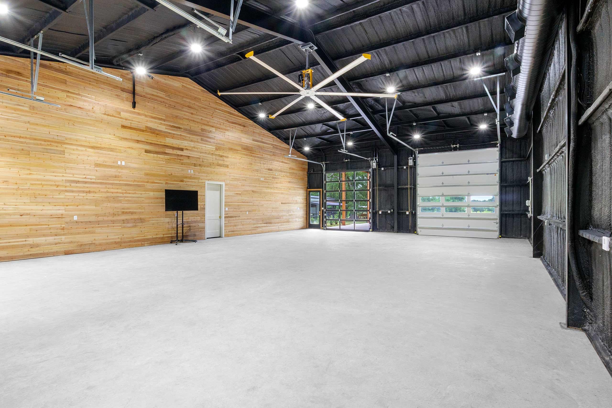 Modern-Barndominium-Estate-49