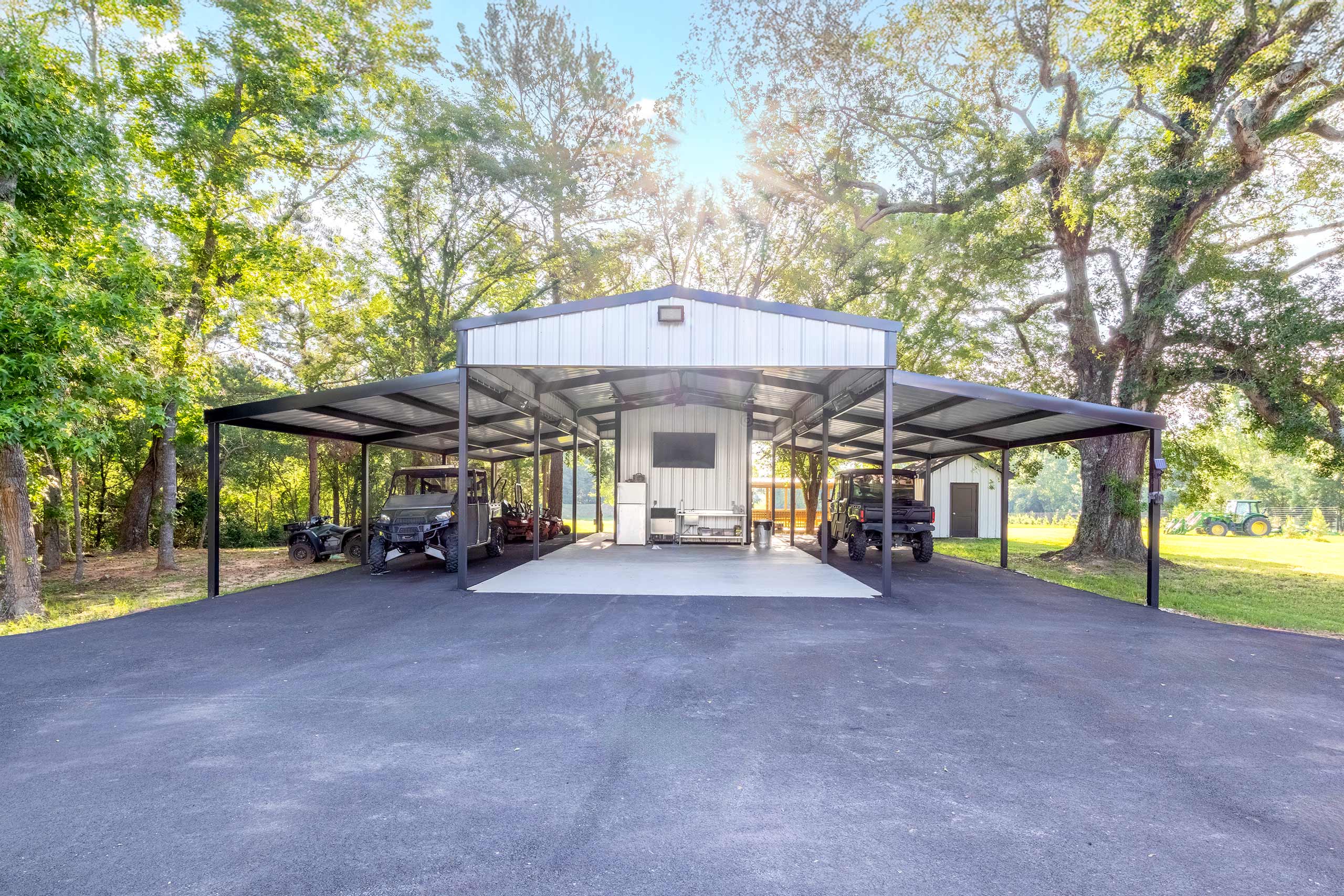 Modern-Barndominium-Estate-50