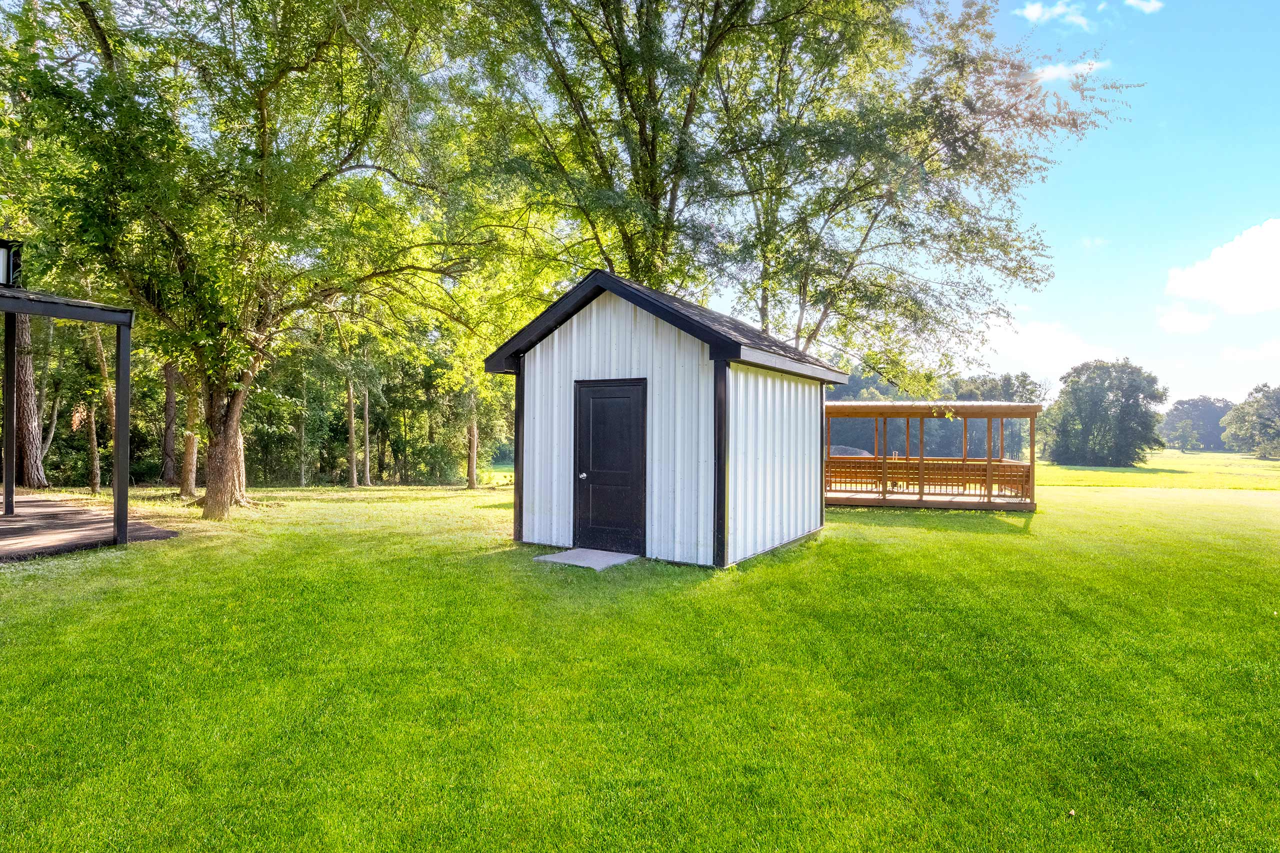 Modern-Barndominium-Estate-51
