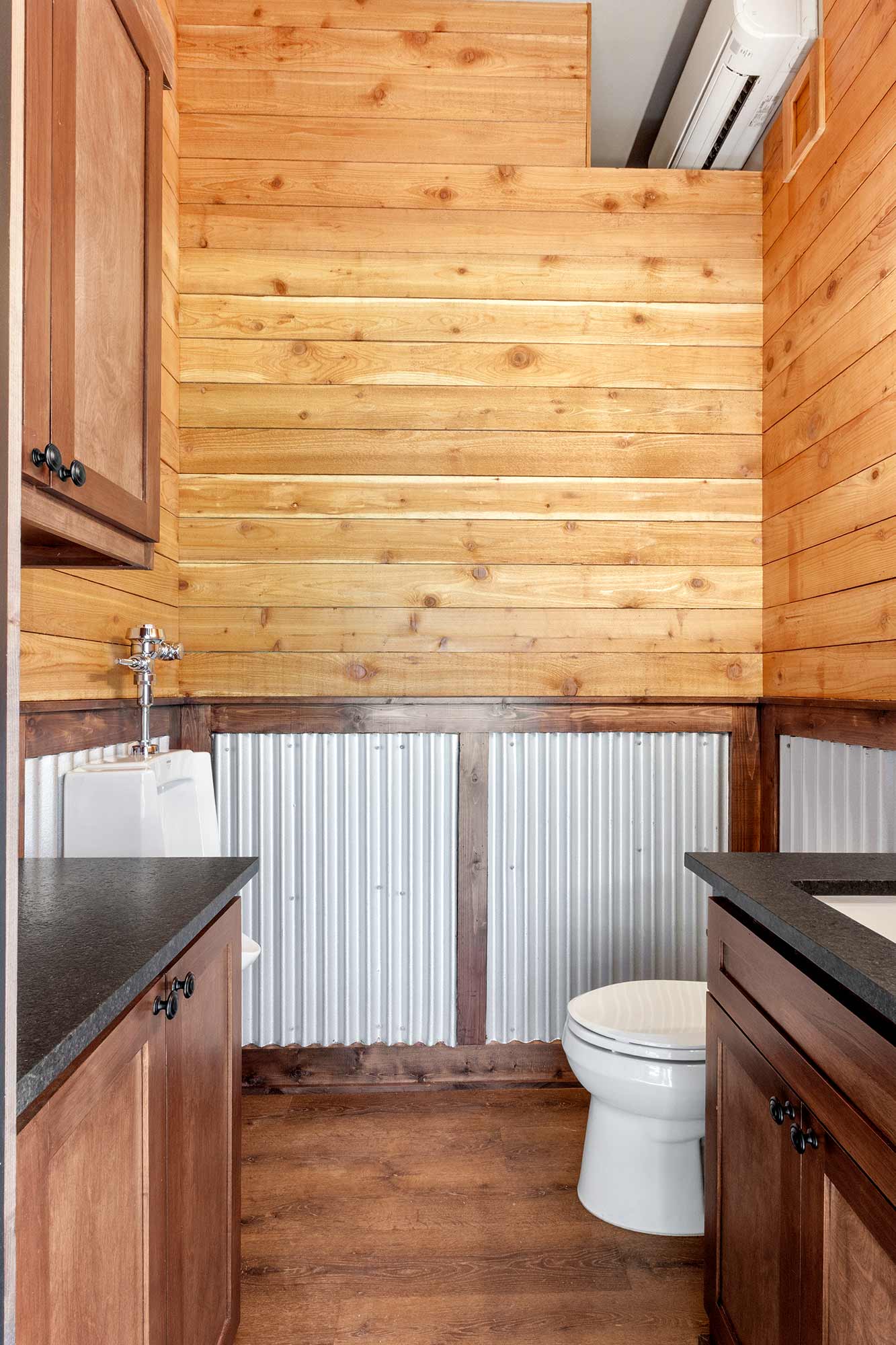 Modern-Barndominium-Estate-52