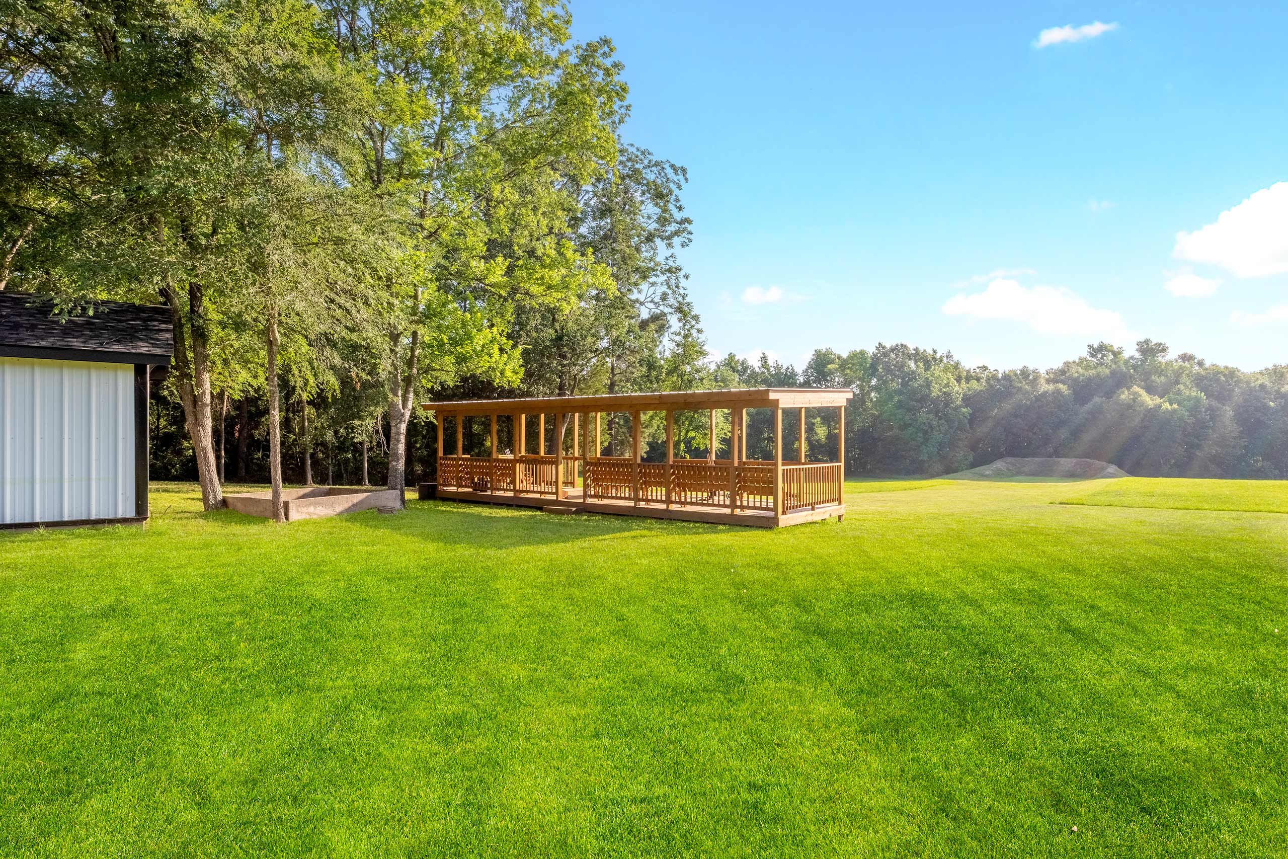 Modern-Barndominium-Estate-54